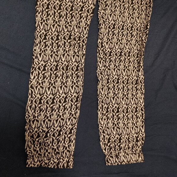 Black and white print pull-on pants - with pockets! - Picture 5 of 5